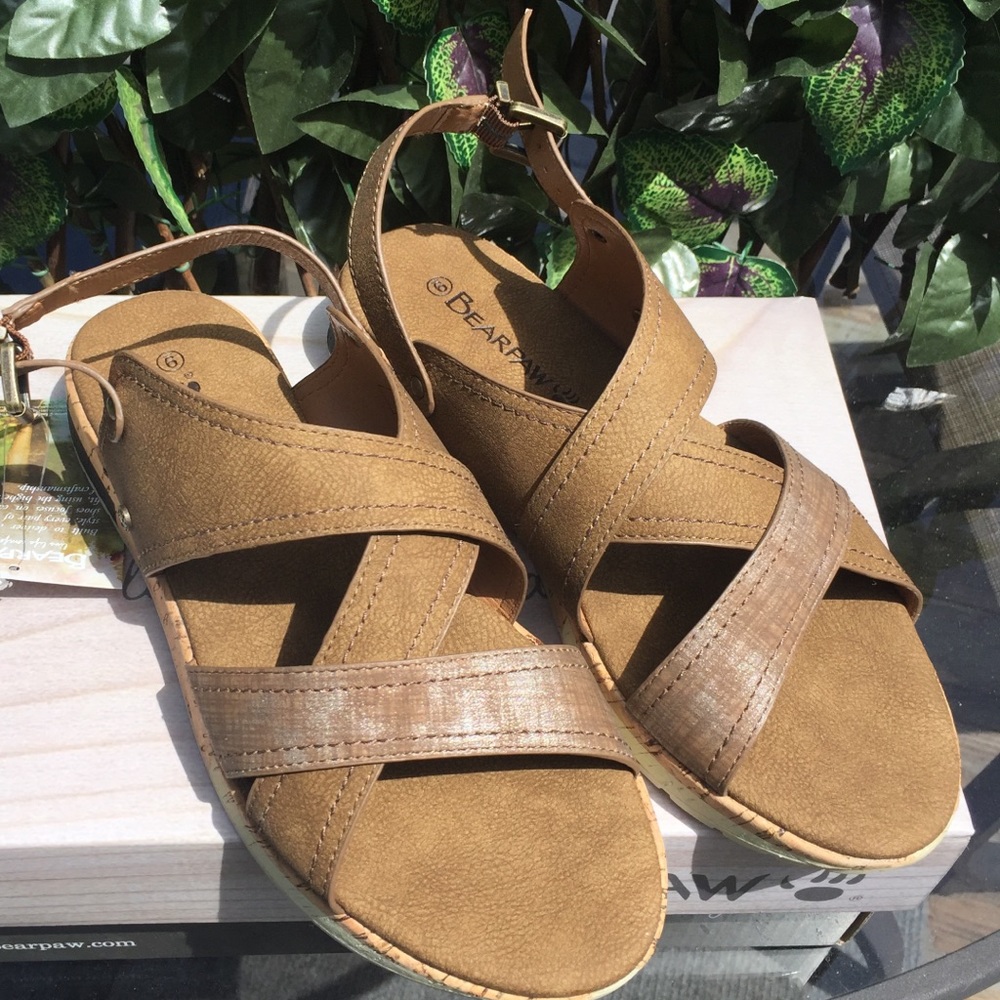 NWT Bearpaw Shelli Sandals.  size 9